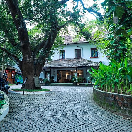 オールド ライトハウス ブリストー ホテル Kochi エクステリア 写真