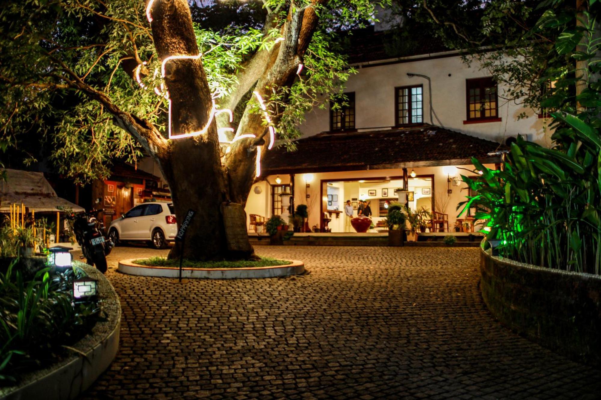 オールド ライトハウス ブリストー ホテル Kochi エクステリア 写真