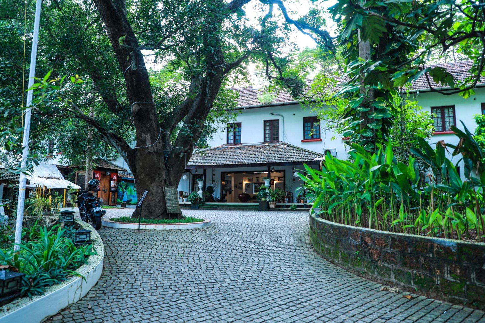 オールド ライトハウス ブリストー ホテル Kochi エクステリア 写真